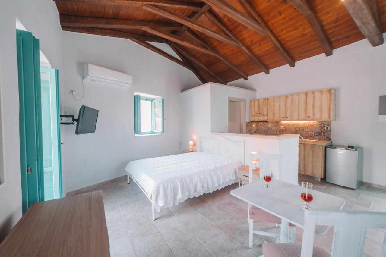 Néon Oítilon George Seafront Suites מראה חיצוני תמונה