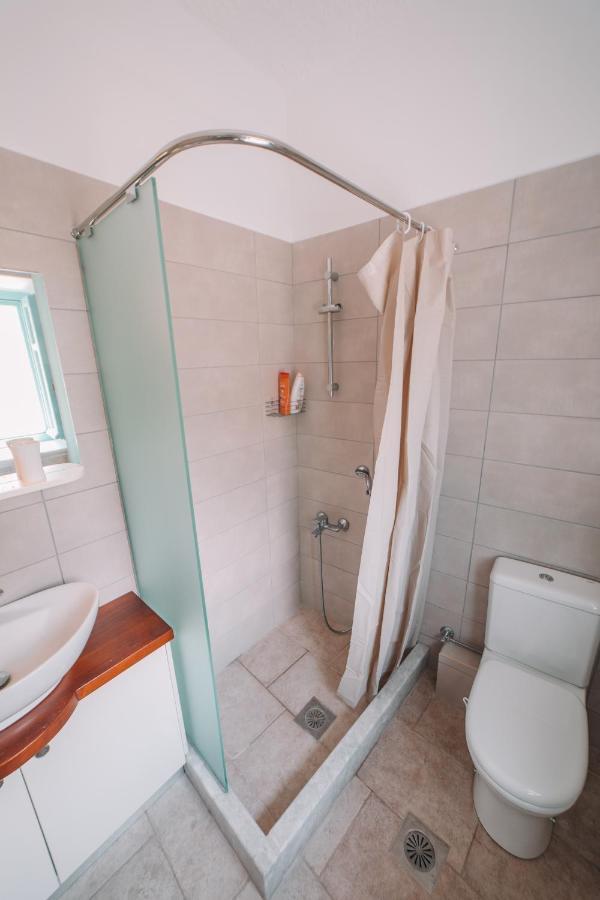 Néon Oítilon George Seafront Suites מראה חיצוני תמונה