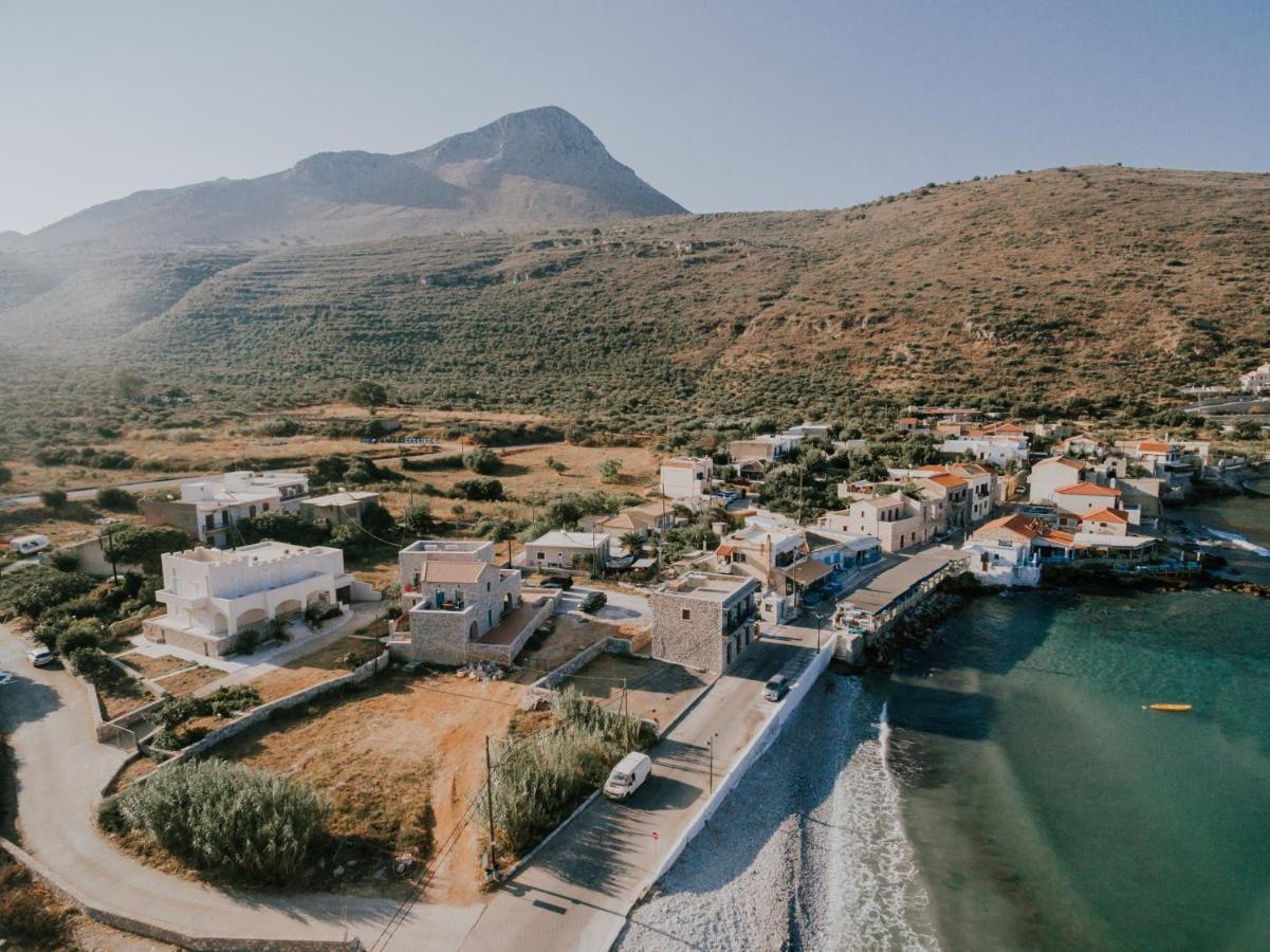 Néon Oítilon George Seafront Suites מראה חיצוני תמונה