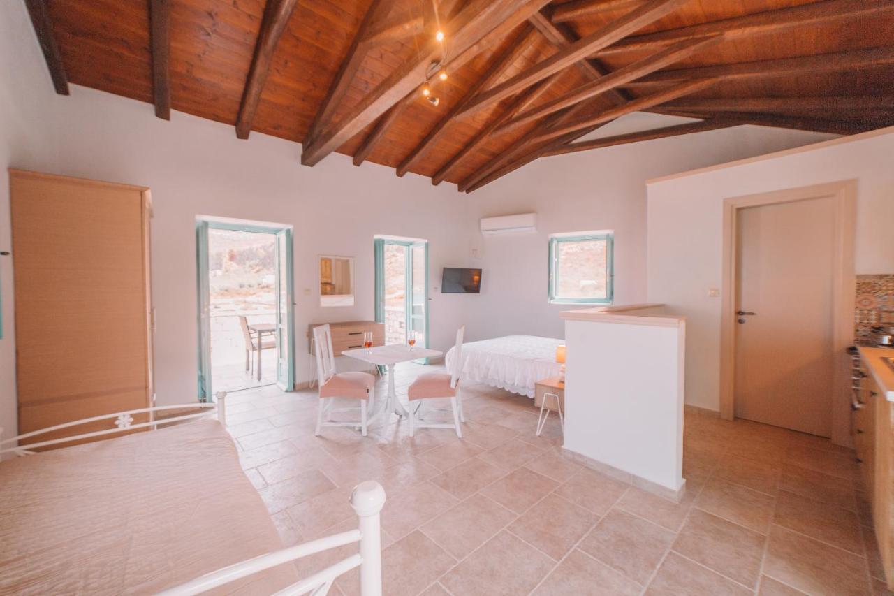 Néon Oítilon George Seafront Suites מראה חיצוני תמונה